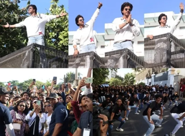 SRK does 'Pathaan' hook step on Mannat balcony to celebrate TV premiere