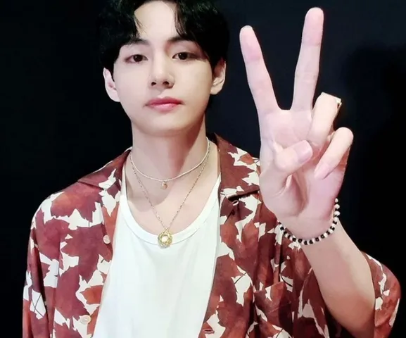 BTS' V says 'namaste' on live video while traveling from airport