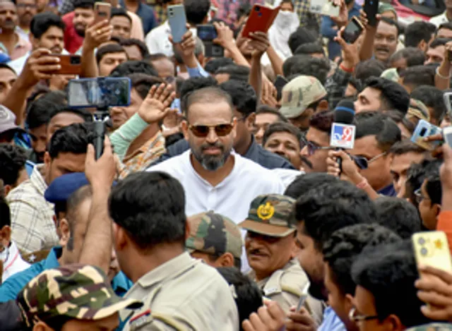 ECI bars Yusuf Pathan from using 2011 ODI WC pics during campaign