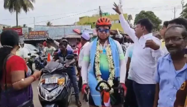 Odisha MLA aspirant rides e-cycle for filing nomination, spreads green message