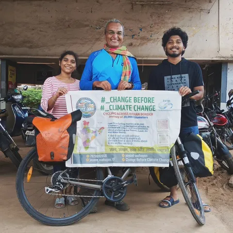 Pune-based professor pedals to spread message on climate change