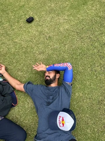 Fans React to the Latest Pic shared by KL Rahul