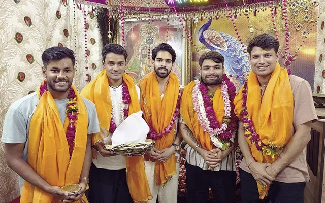 Rinku Singh visits Banke Bihari Temple