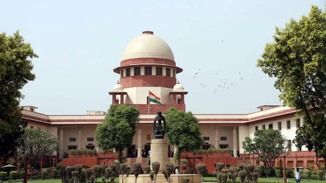 सुप्रीम कोर्ट की बड़ी टिप्पणी, कहा- हड़ताल पर नहीं जा सकते वकील, न्यायिक  कार्यों में आती है बाधा - lawyers cant go on strike or abstain from  judicial works said sc