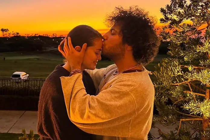 Selena-Gomez-and-Benny-Blanco-031725-076bc216a5d54a3e85dc9bdfd34090e8