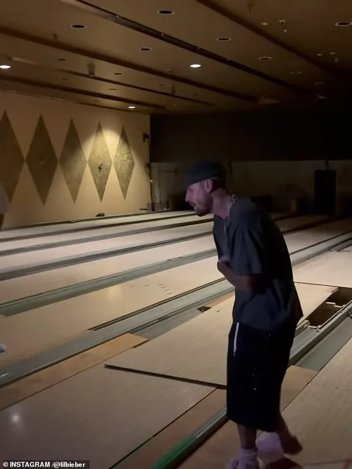 Justin Bieber thrills fans as he returns to the bowling alley where he  filmed Baby music video | Daily Mail Online