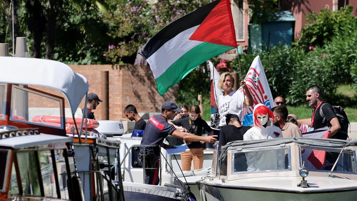 Hollywood Actors and Directors Pledge to Boycott Israeli Film Institutions  - The New York Times