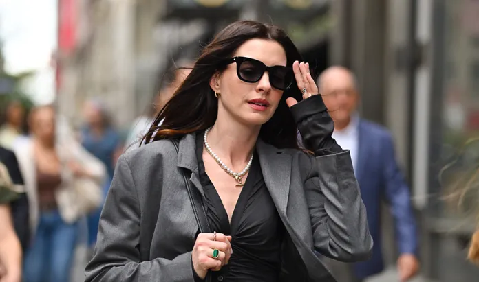 Anne Hathaway, Emily Blunt & Meryl Streep On 'The Devil Wears Prada 2' Set