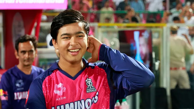 gautam gambhir varun chakravert team india (1)