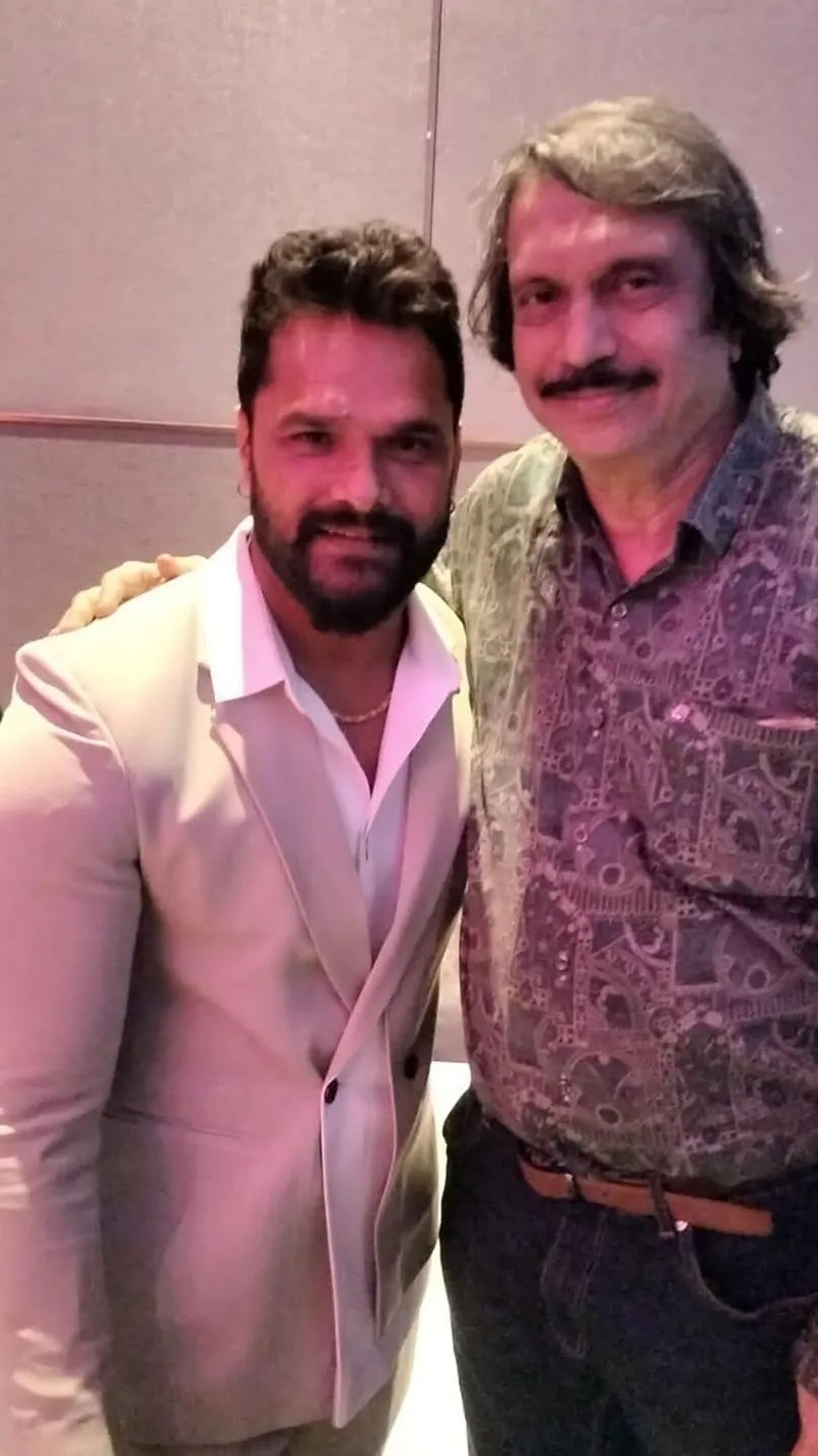 Bhojpuri superstar Khesari Lal Yadav with sr jounalist Chaitanya Padukone (1)