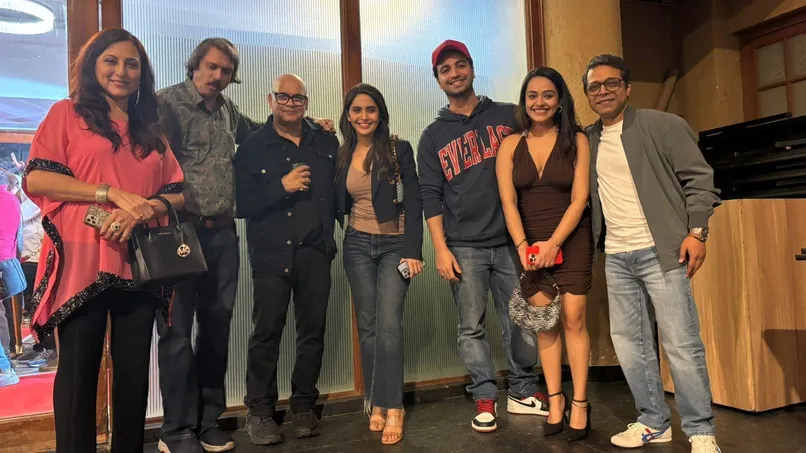 Kishori Shahane, Chaitanya P, Suresh Menon, Anushka, Meherzan, Apoorva and director Gyani Lall Sharma