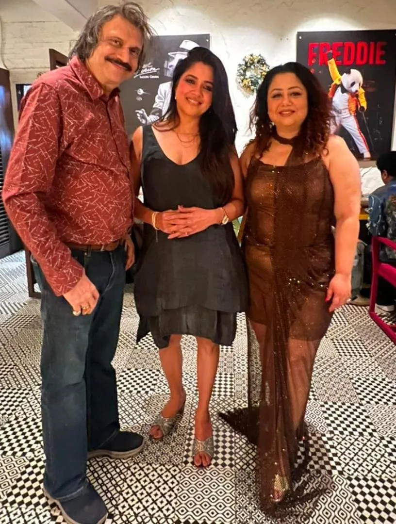 TV star Narayani Shastri ( centre), producer Eram Faridi and sr journalist Chaitanya Padukone