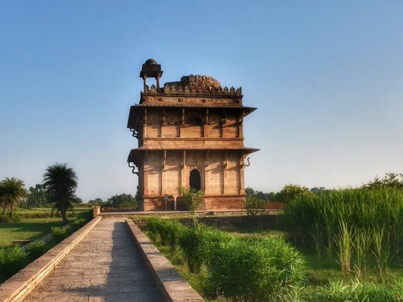 Shahzadi Ka Roza, Chanderi - Timings, History, Architecture, Best Time to  Visit