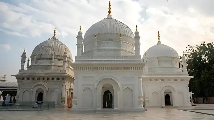 Dargah-E-Hakimi