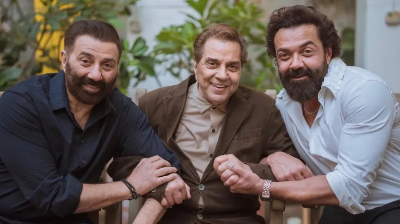 Dharmendra, Sunny Deol, Bobby Deol 