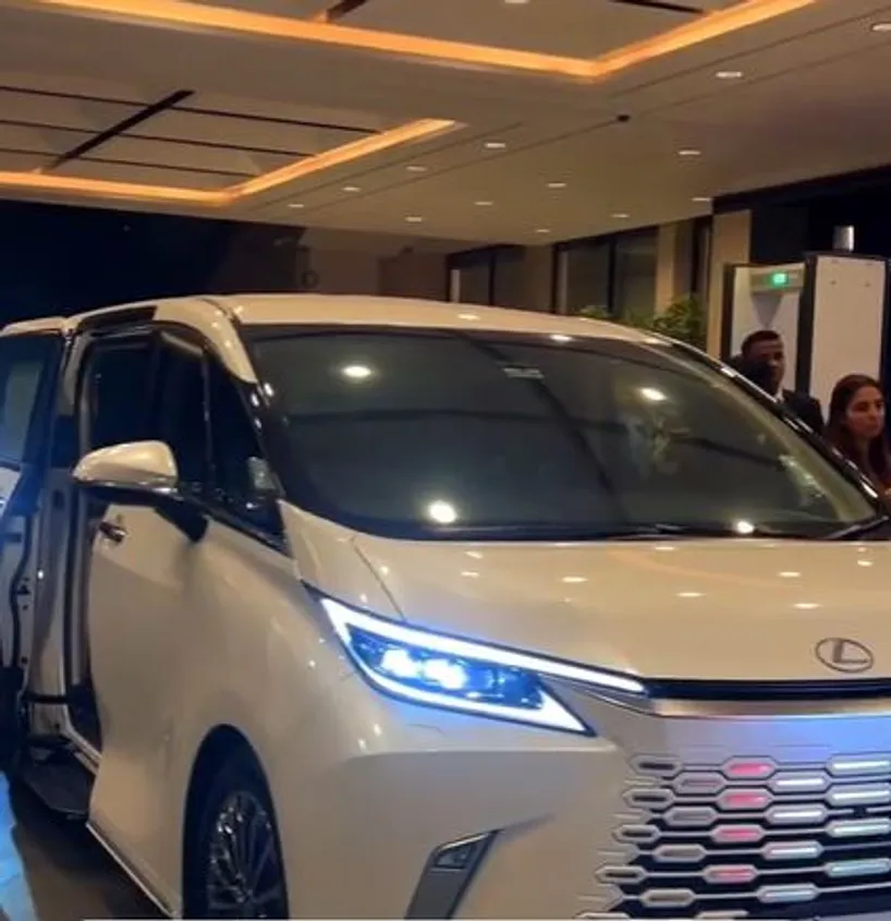 Vicky Kaushal new car