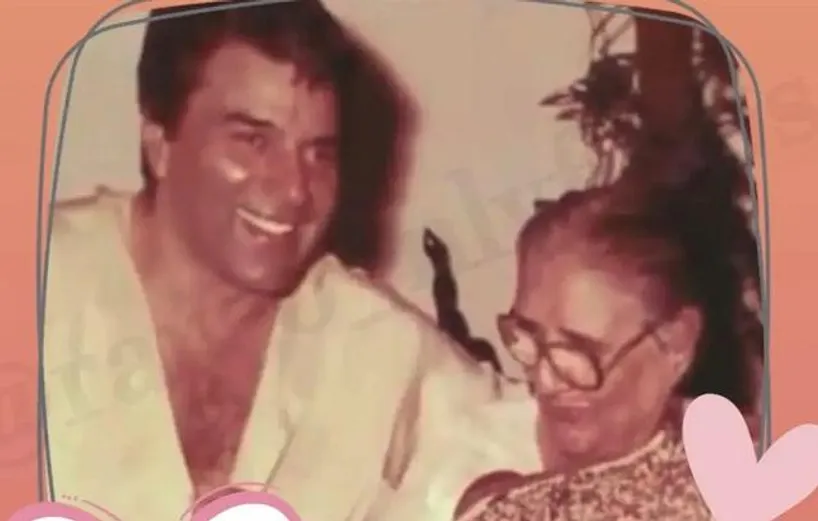 मदर्स डे पर धर्मेंद्र की पुरानी तस्वीर, मां के कंधे पर हाथ रख पोज देते दिखे  एक्टर - dharmendra old photo with mother goes viral on mothers day-mobile