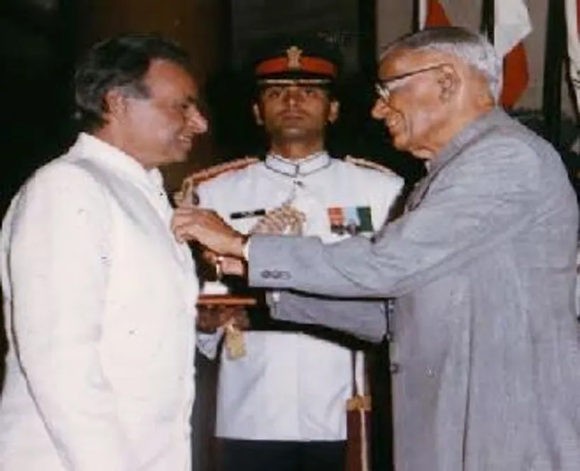 आनंदजी विरजी शाह की आयु, पत्नी, बच्चे, परिवार, जीवनी &raquo; स्टार्सअनफोल्डेड