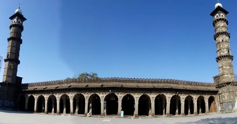 हज़ारों मील की यात्रा एक कदम से शुरू होती है: मध्य प्रदेश के बुरहानपुर में  काली मस्जिद उर्फ ​​जामा मस्जिद