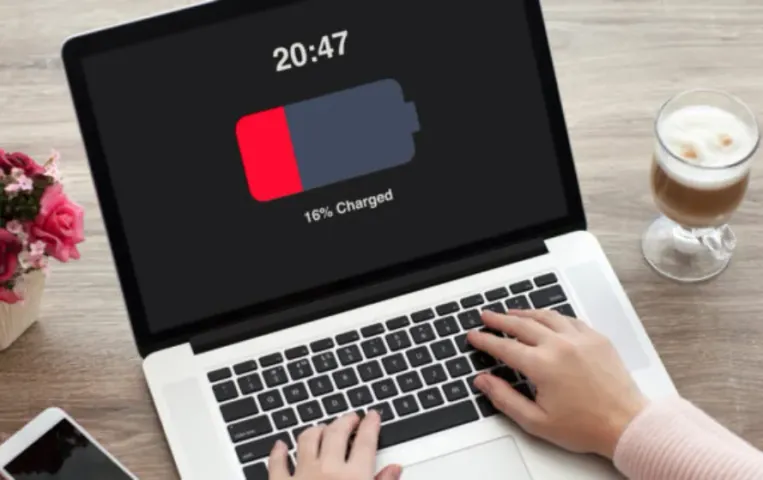 Laptop Battery Saving Tips: बैटरी जल्द खत्म हो रही है? तो अपनाएं ये आसान ट्रिक्स