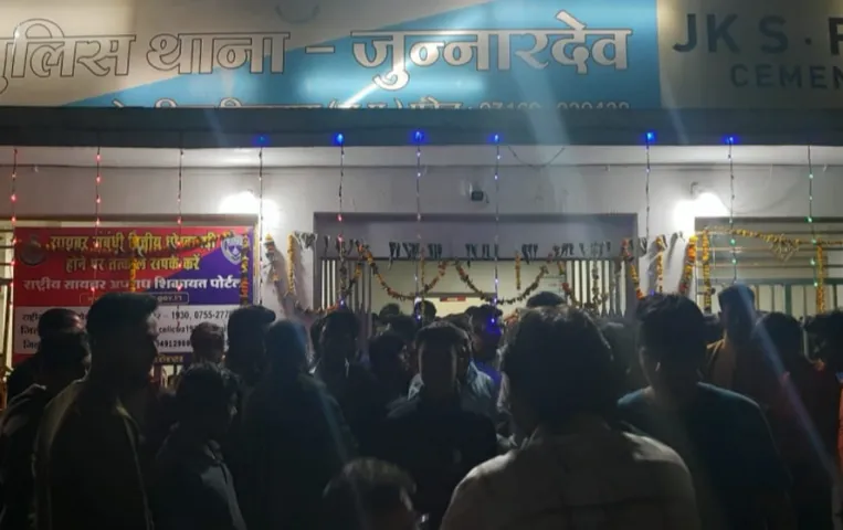 जुन्नारदेव के मंदिर में तोड़फोड़: दो युवकों ने खंडित की मंदिर की मूर्ती, हिंदू संगठनों ने किया विरोध