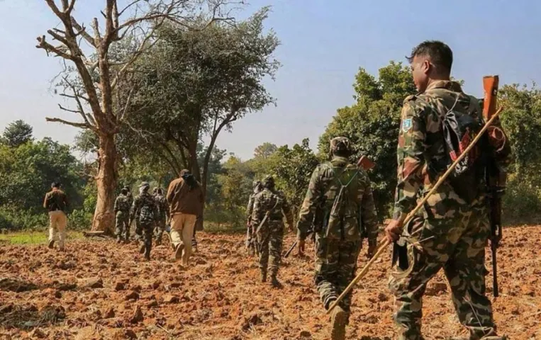 CG-महाराष्ट्र बॉर्डर पर मुठभेड़: सुरक्षाबलों ने मार गिराए 5 नक्सली, दो जवान घायल, नक्सली लीडर को घेरने निकली थी फोर्स