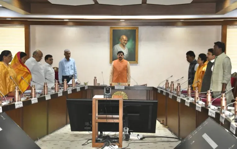 एमपी कैबिनेट के बड़े फैसले: 5 जिलों के सरकारी अस्पतालों में बढ़ेगी बेड क्षमता, 810 नए पदों पर भर्ती का ऐलान