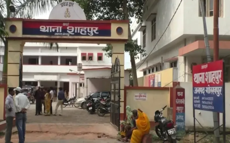 Goarakhpur News: गोरखपुर में जीडीए की बड़ी कार्रवाई, देह व्यापार का अड्डा बने फ्लाई इन होटल व रेस्टोरेंट सील