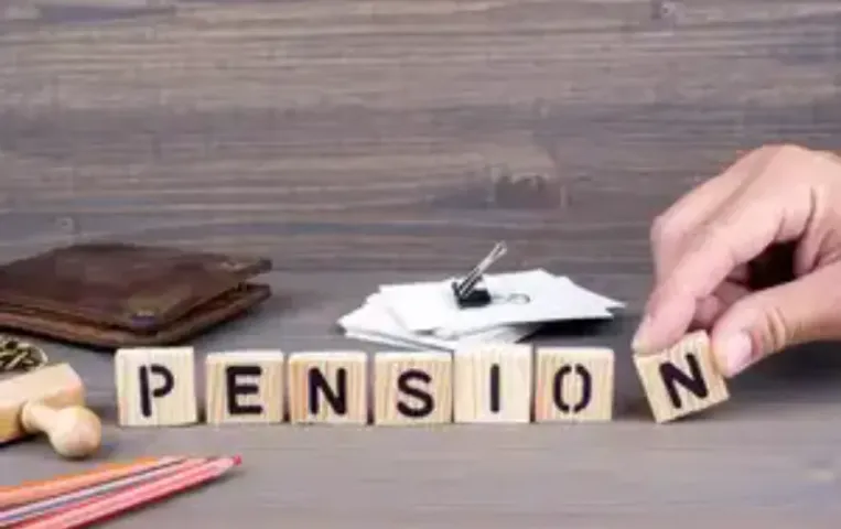 Old Age Pension Scheme: बुजुर्गों को CM योगी का तोहफा, बढ़ाया वृद्धावस्था पेंशन का दायरा,67 लाख लोगों को देने का लक्ष्य