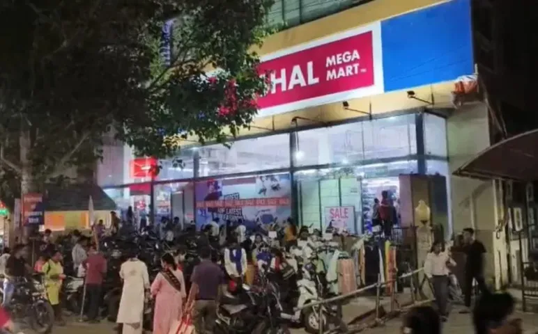 Bilaspur Vishal Mega Mart Lift Incident