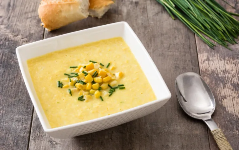 Makai Shorba Recipe: सर्दियों में अपने परिवार के लिए बनाएं हेल्दी और टेस्टी मकई शोरबा