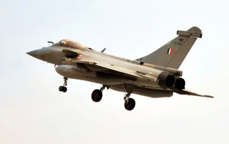 Fighter Planes: लखनऊ बनेगा डिफेंस मैन्युफैक्चरिंग हब, अब यहीं बनेंगे लड़ाकू विमान और पनडुब्बी,लगेंगे चार नए संयंत्र