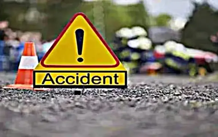 Bulandshahr Road Accident: बुलंदशहर में भीषण हादसा,ट्रक और कैंटर  की जबरदस्त टक्कर, महिला समेत तीन की मौत, 31 लोग घायल