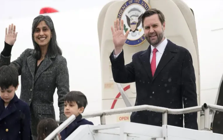 JD Vance India Visit: अमेरिकी उपराष्ट्रपति जेडी वेंस आज पहुंचेगे भारत, अक्षरधाम दर्शन से करेंगे दौरे की शुरुआत