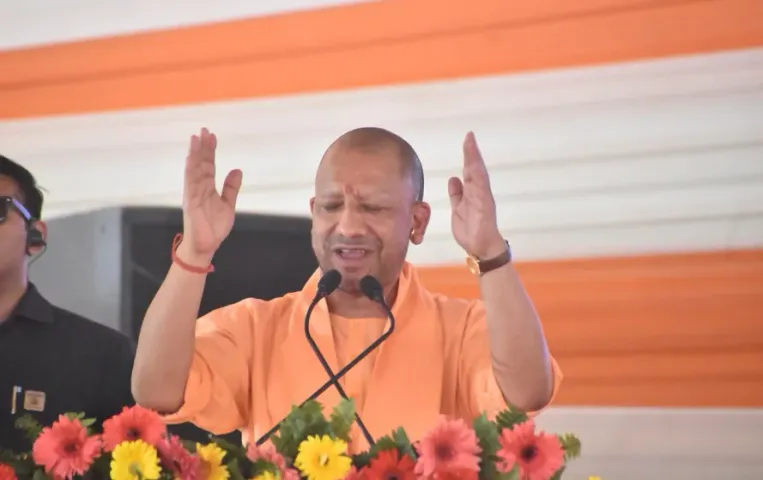 CM YOGI IN MAHARAJGANJ: सीएम योगी का महाराजगंज दौरा, रोहिन बैराज समेत 382 परियोजनाओं का किया शिलान्यास