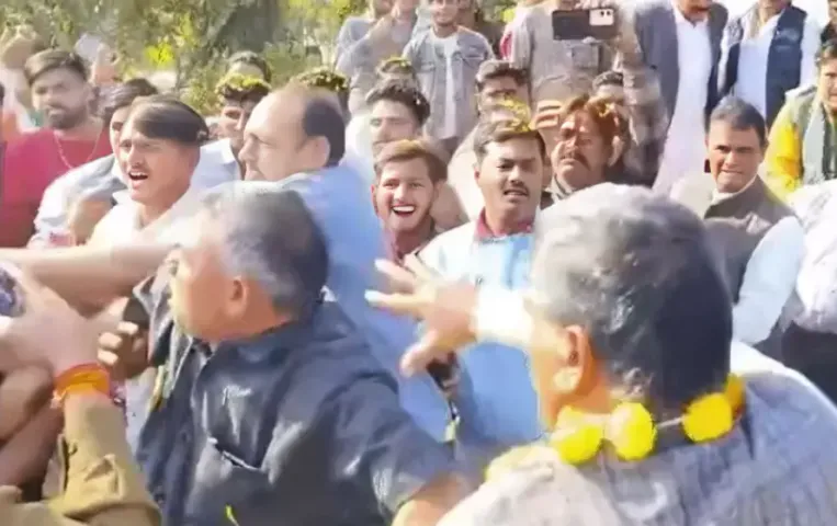 MP Ujjain Former BJP MLA Bahadur Singh Chauhan Beating Minister Gautam Tetwal