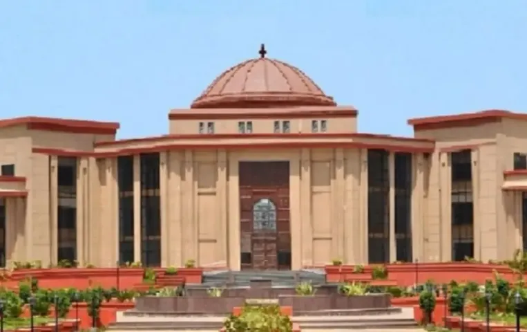 छत्तीसगढ़ में सोलर लाइट घोटाला: हाईकोर्ट सख्त, मांगी विस्तृत रिपोर्ट, सितंबर में होगी अगली सुनवाई