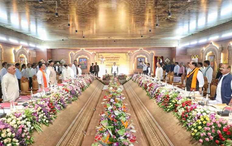 Mohan-Cabinet-Baithak