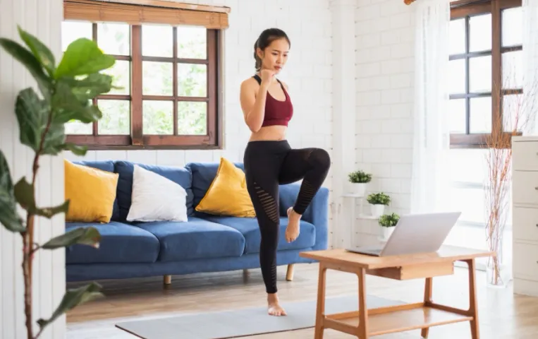 सर्दियों के मौसम में बिना घर छोड़े बहुत सारे लाभ: घर पर ही करें स्टेशनरी जॉगिंग और एक्सरसाइज