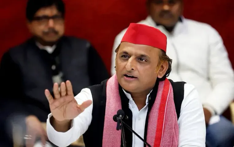 Akhilesh Yadav: BSP की रैली के बाद सपा में अलर्ट,अखिलेश यादव ने आकाश आनंद पर तंज कसा, कहा- सपा अपना काम गिनाएगी जनता को