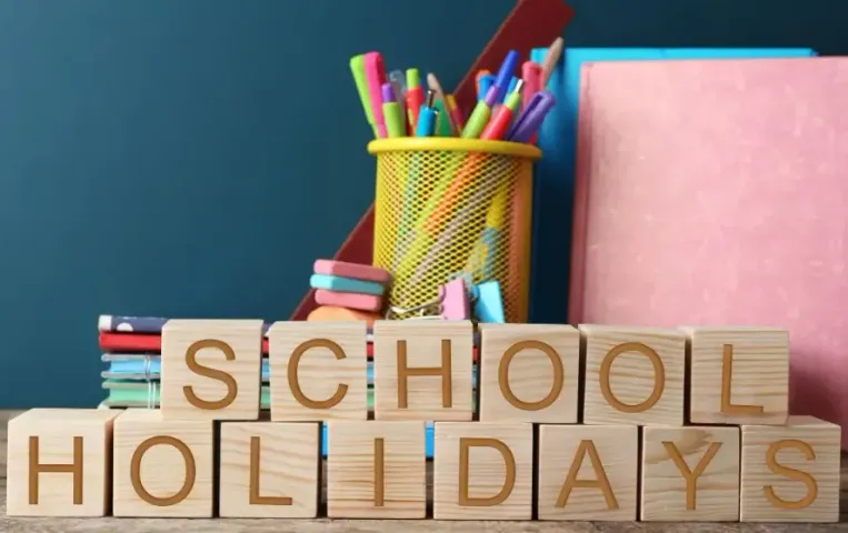 School Holiday 2025: अक्टूबर में छुट्टियों की बहार, 15 दिन से ज्यादा बंद रहेंगे स्कूल, यहां देखें पूरी लिस्ट