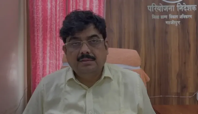 Ghazipur News: गाज़ीपुर आवास प्लस योजना में लापरवाही पर बड़ी कार्रवाई, सात बीडीओ का वेतन रोका