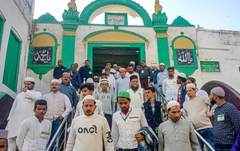 Supreme Court Sambhal Masjid Controversy demand reply muslim 2 week