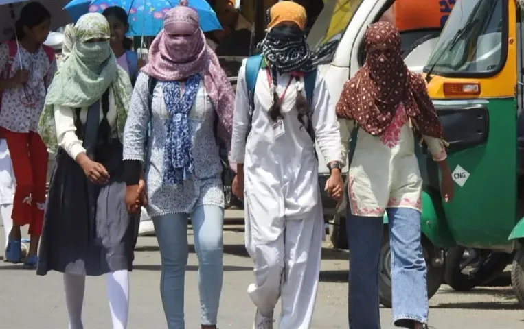 UP Weather Update: यूपी में बढ़ी गर्मी की मार, तापमान 40 के पार, IMD ने जताई और गर्मी बढ़ने की संभावना