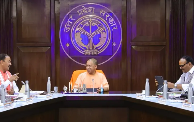UP CM Yogi Adityanath Cabinet decision smart parking private bus stations update