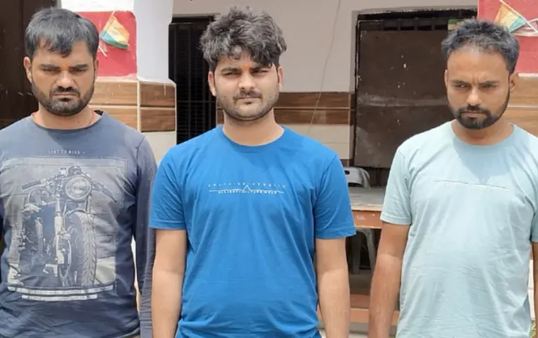 UP Moradabad Sambhal news 3 arrested extortion Gorakhpur math