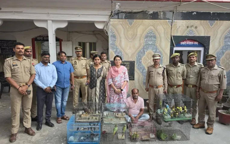 UP Varanasi Baheliya Tola wildlife trafficking forest department raid 90 rescued