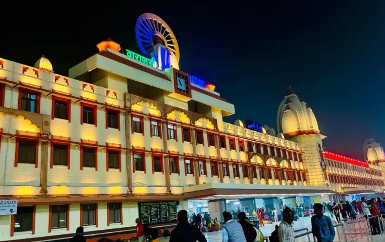 UP Varanasi Railway Station 20 lakh compensation Display Board Case