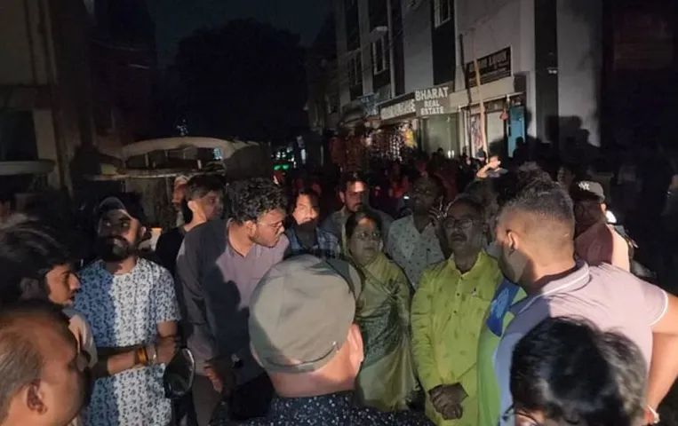 इंदौर में बिल्डिंग में भीषण आग: घटना में एक की मौत, 5 लोगों का किया रेस्क्यू, इमारत में बनाया जा रहा था केमिकल