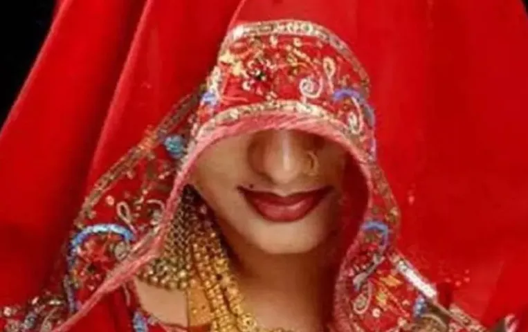 पन्ना की लुटेरी दुल्हन और फर्जी मां-बाप गिरफ्तार: शादी के आठवें दिन कैश और जेवर लेकर हुई थी फरार